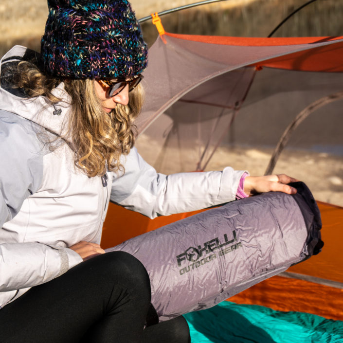 Yaiza setting up the Foxelli sleeping pad